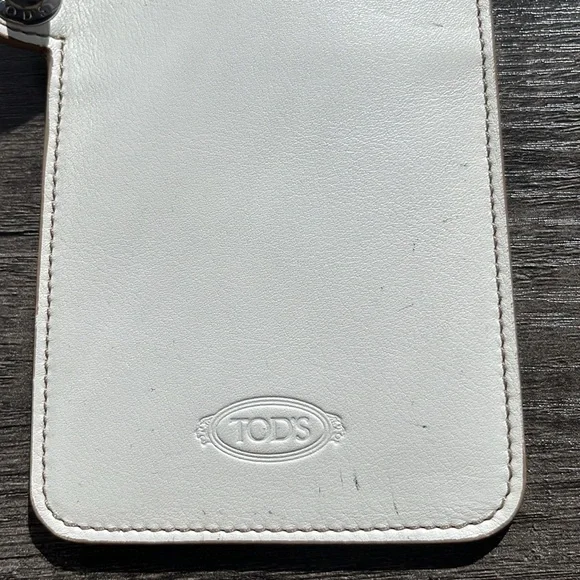 Auth. Tod’s White Leather Phone/Cards Case - Picture 15 of 16